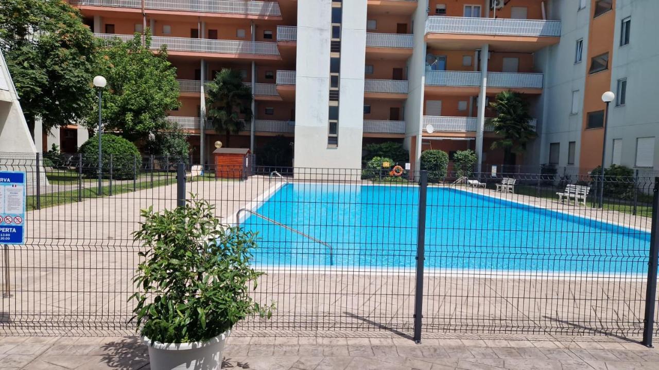 1-Zimmer Appartment In Aprilia Marittima Mit Gemeinschaftspool Exterior photo